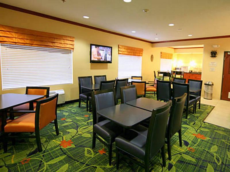 Fairfield Inn & Suites Kansas City Airport Eksteriør billede