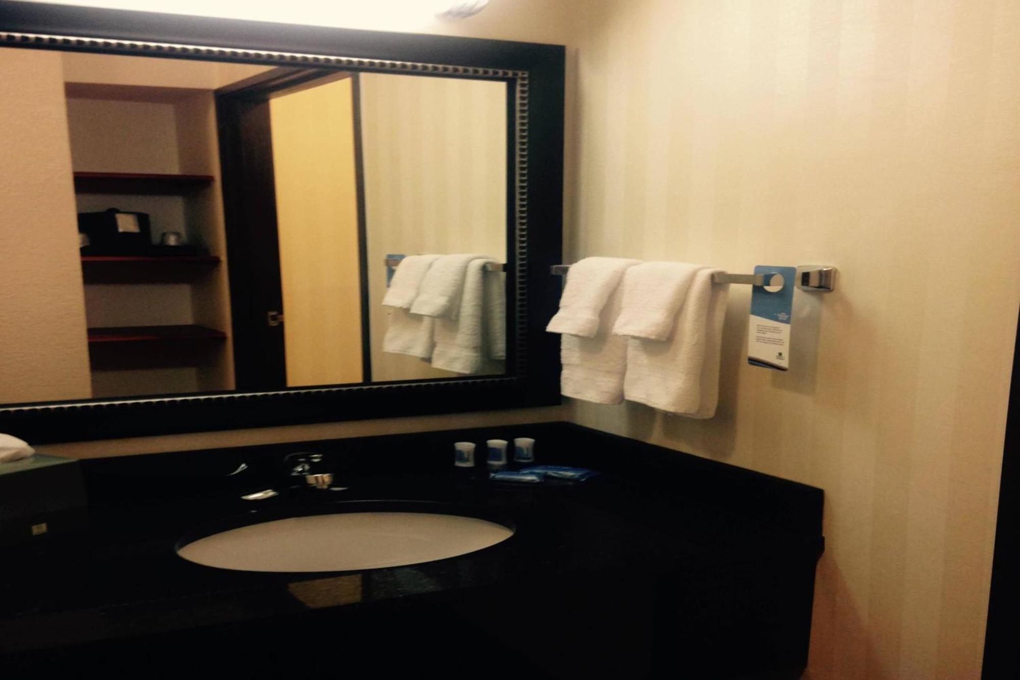 Fairfield Inn & Suites Kansas City Airport Eksteriør billede